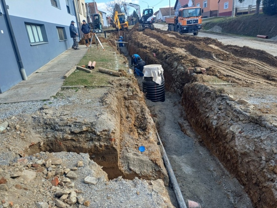 Radovi na kanalizacijskoj mreži u Alilovcima