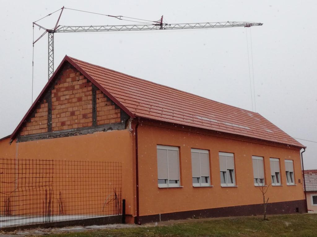 Postavljeno novo krovište na zgradi Češke besede